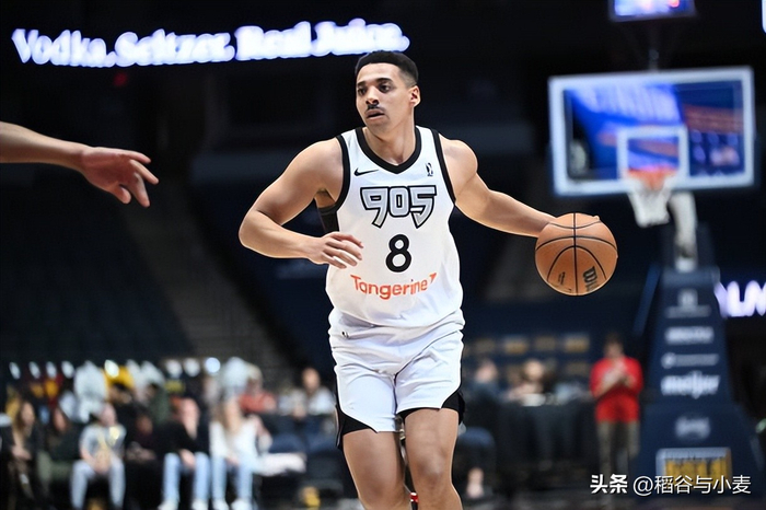 今夜多伦多猛龙内部沟通——CBA季后赛节点到来,气氛紧张,更衣室氛围转暖的简单介绍 今夜多伦多猛龙内部沟通——CBA季后赛节点到来,气氛紧张,更衣室氛围转暖的简单介绍