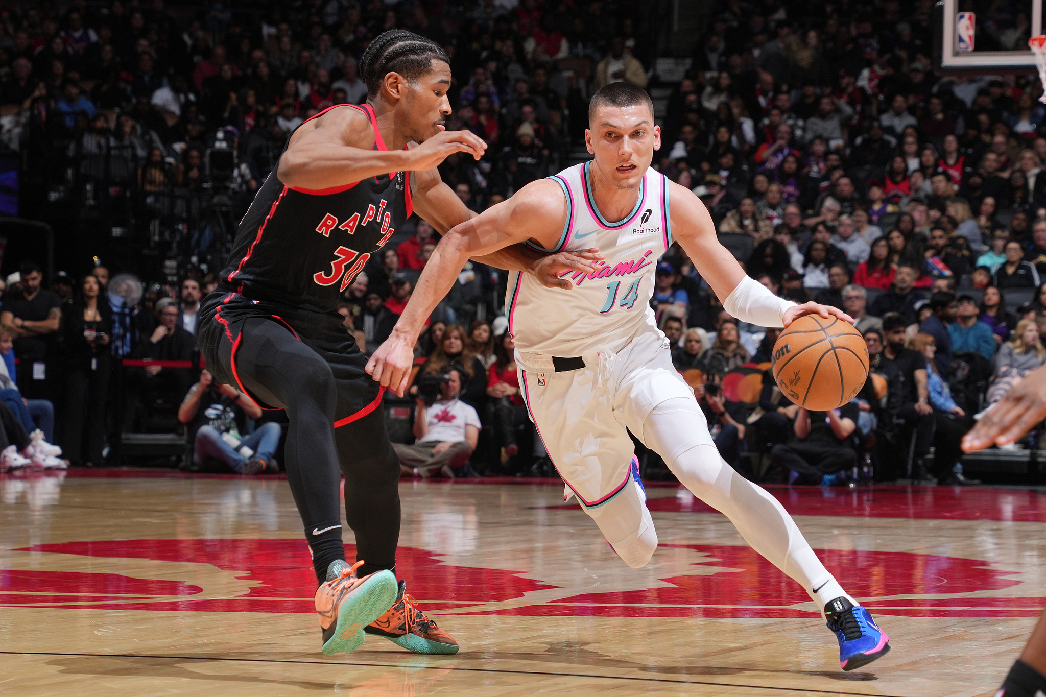 窗口期多伦多猛龙备战NBA常规赛;回应争议细节曝光;赛场秩序良好;年轻球员得到机会 窗口期多伦多猛龙备战NBA常规赛;回应争议细节曝光;赛场秩序良好;年轻球员得到机会