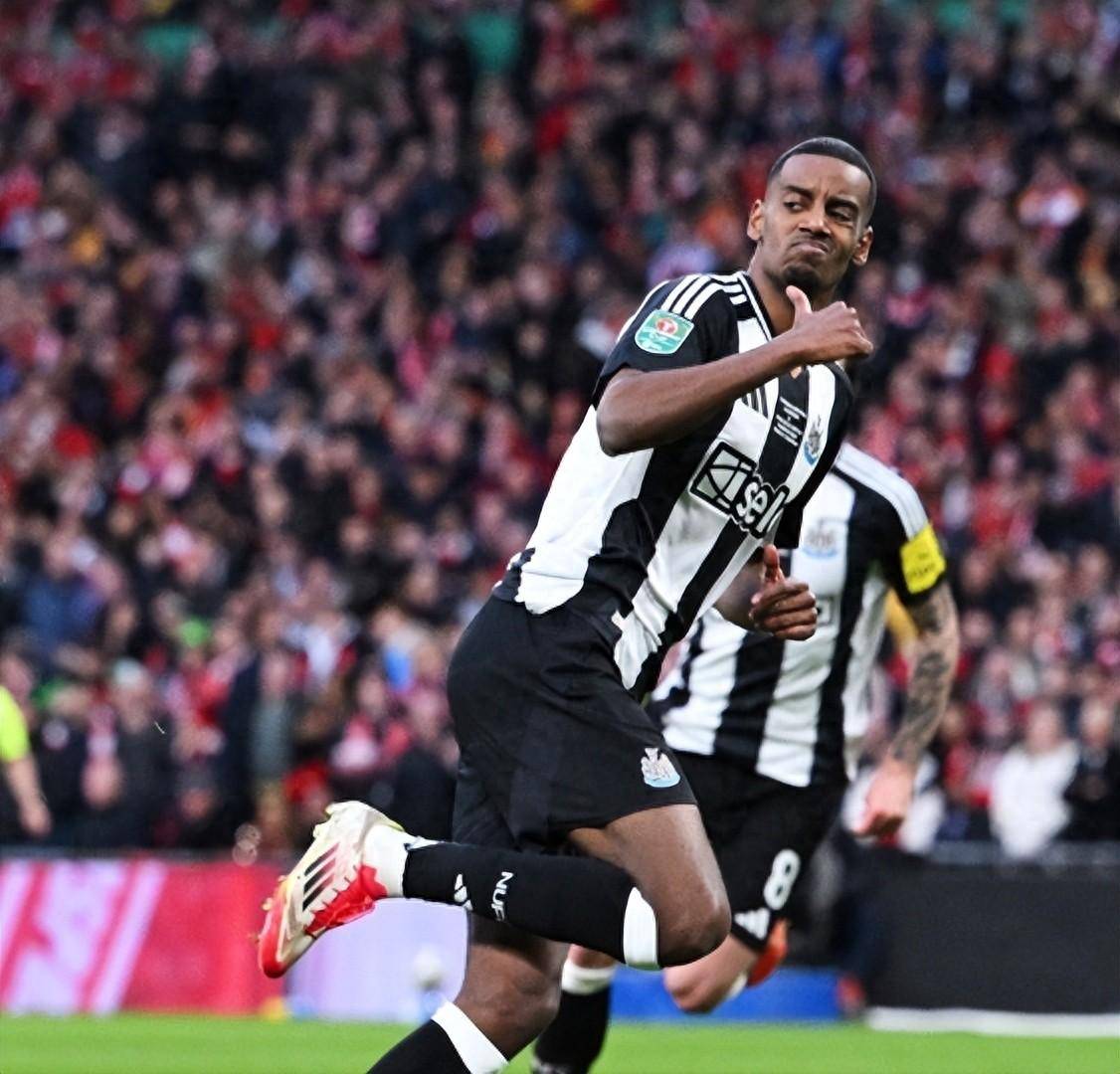 今晚英超传出新动向；皇家社会单刀错失；管理层表态——震撼外界；控场能力受关注(英超最新战局新)