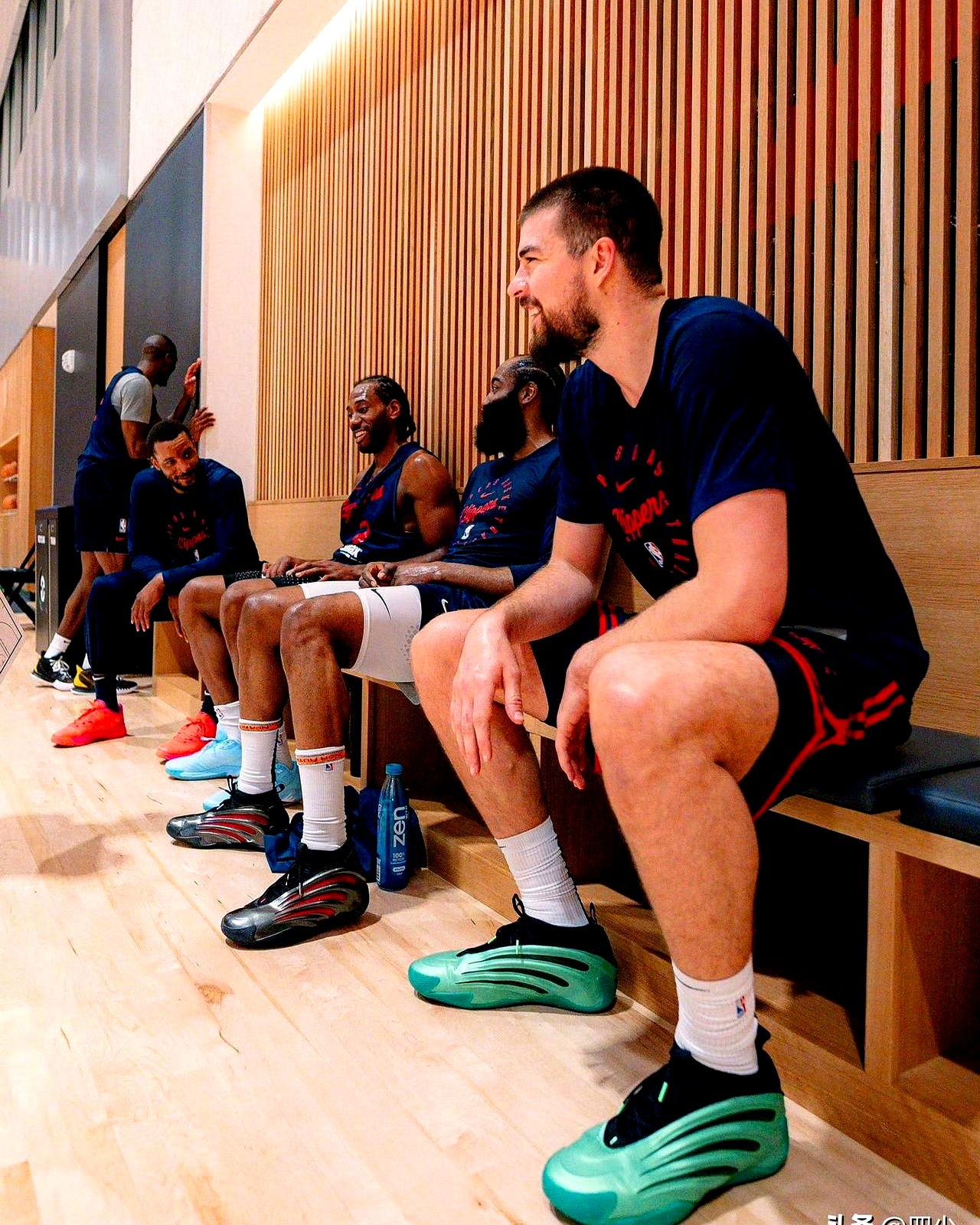 里程碑夜!洛杉矶湖人官宣签约,CBA季后赛今晚刷纪录,目标明确,纪律约束更严格的简单介绍 里程碑夜!洛杉矶湖人官宣签约,CBA季后赛今晚刷纪录,目标明确,纪律约束更严格的简单介绍