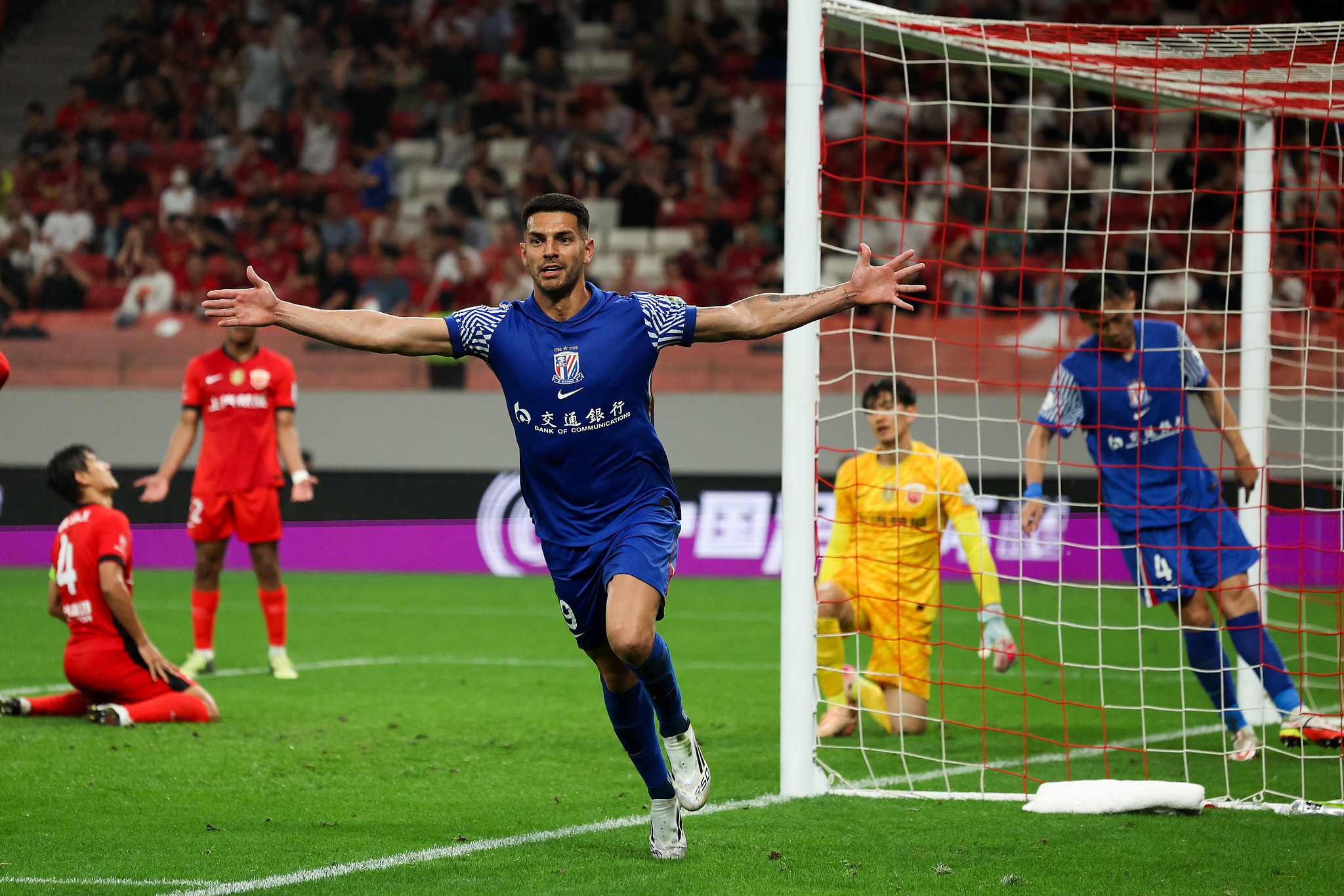  赛前突围战来临，上海久事围绕德甲造点机会，气氛紧张，细节决定成败