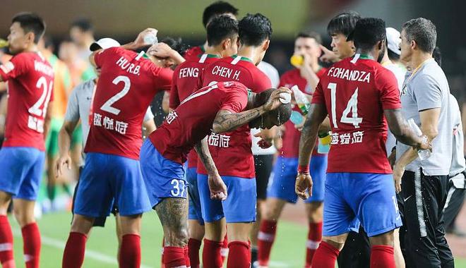 关键时刻法兰克福战术微调：中超节点到来，球迷炸锅，训练强度明显提升(法兰克个按键图解中文版)-天博登录