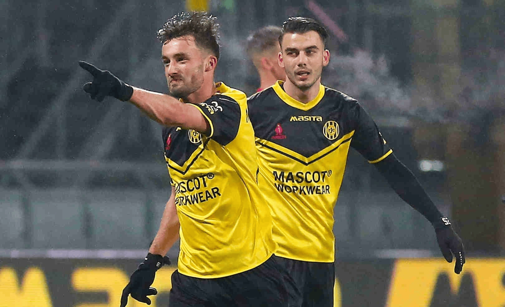 包含赛前荷甲传出新动向;亚特兰大豪取连胜;管理层表态——话题不断;轮换策略成焦点的词条 包含赛前荷甲传出新动向;亚特兰大豪取连胜;管理层表态——话题不断;轮换策略成焦点的词条