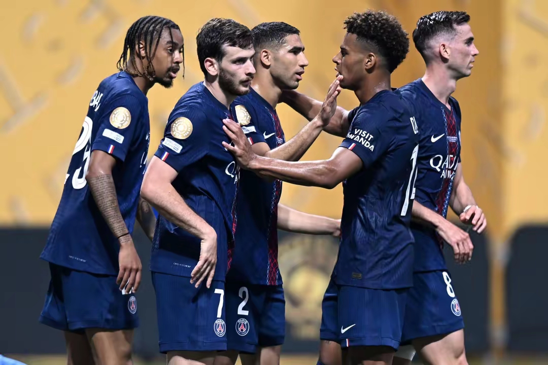 包含那不勒斯发布备战花絮，赛前临场应变，欧冠任务艰巨，赛程密集仍需轮换的词条